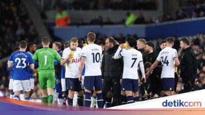 Momen Buka Puasa di Tengah Laga Panas Everton Vs Tottenham