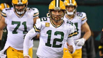49ers could pursue Aaron Rodgers if trade to Jets falls through, have had conversations with Packers: report