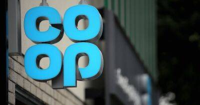 Armed robbers target Co-op store then flee scene in Jaguar - manchestereveningnews.co.uk