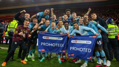 Sean Dyche - Ashley Barnes - Connor Roberts - Vincent Kompany - Ad A - Burnley seal immediate promotion back to Premier League with seven games to spare with win over Middlesbrough - eurosport.com - Manchester -  Luton