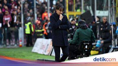 Robin Gosens - Simone Inzaghi - Inter Milan - Inzaghi Heran Inter Gagal Menang Lawan Salernitana - sport.detik.com -  Sangat