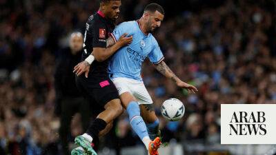 Guardiola says Walker cannot play in City’s current system