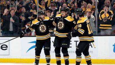 Bruins top Devils, tie NHL single-season record with 62nd win