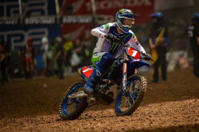 Eli Tomac takes Glendale for 51st Supercross victory; breaks tie with James Stewart