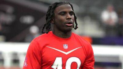 Michael Owens - Dolphins' Tyreek Hill left in the dust by young football player at Miami camp - foxnews.com - county Miami -  Las Vegas - state New York - county Camp - county Hill - county Bryan - county Park