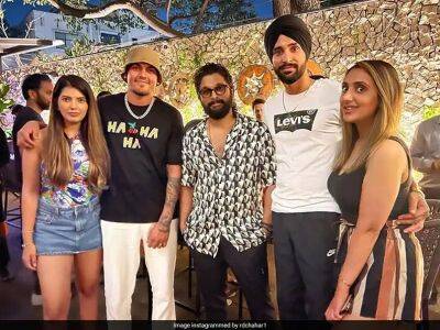 Punjab Kings - 'Pushpa' Meets Punjab Kings Stars Ahead Of SRH vs PBKS IPL 2023 Match! See Pic - sports.ndtv.com -  Kolkata -  Hyderabad