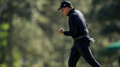 Phil Mickelson sizzles with 7-under 65 in final round of Masters