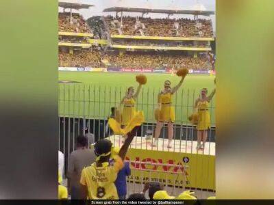 Stephen Fleming - Watch: Chennai Super Kings Fan's Coordinated Dance With IPL Cheerleaders Goes Viral - sports.ndtv.com - New Zealand - India - county Kings -  Kolkata -  New Delhi -  Chennai