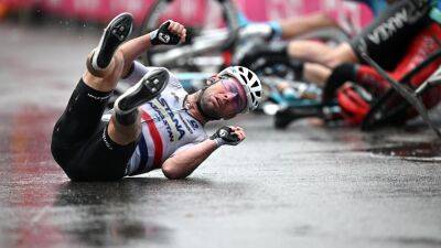 Mark Cavendish - Eddy Merckx - Adam Blythe - Robbie Macewen - Alberto Dainese - Giro d’Italia 2023: 'Rode it to the ground' – Mark Cavendish praised for bike skills despite crash on Stage 5 - eurosport.com - France -  Astana