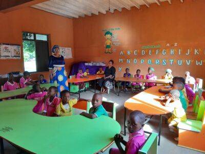 Ex-international Paul Okoku donates tables, chairs to Lagos school - guardian.ng