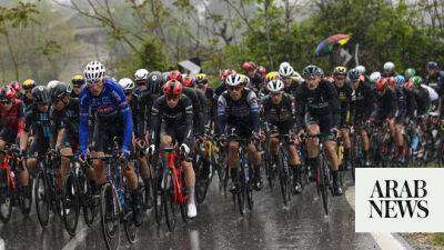 Groves wins wet Giro stage, Leknessund retains lead as Evenepoel falls twice