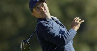 Jordan Spieth suffers injury in bid for grand slam as US PGA returns to Oak Hill
