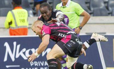 Sharks leave it late to down 14-man Pumas in Mbombela