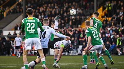 Colin Healy - Dundalk leave it late to nab win against nine-man Cork City - rte.ie - Ireland -  Cork