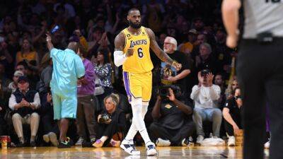 Anthony Davis - Denver Nuggets - Dennis Schröder - Rob Pelinka - Darvin Ham - Lakers eliminate Warriors in 6 games, advance to West finals - ESPN - espn.com - Los Angeles -  Los Angeles - state Golden