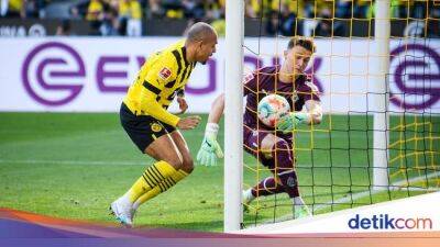 Borussia Dortmund - Jude Bellingham - Giovanni Reyna - Lars Stindl - Bundesliga - Dortmund Vs Gladbach: Menang 5-2, Die Borussen Terus Pepet Bayern - sport.detik.com
