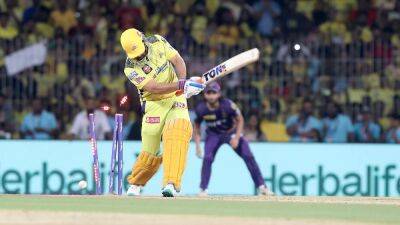 Watch: MS Dhoni Misses Free Hit, Ends Up Getting Clean Bowled By KKR Star - sports.ndtv.com - India - county Kings -  Kolkata -  Chennai