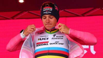 Geraint Thomas - Remco Evenepoel out of Giro d'Italia after positive Covid-19 test, Geraint Thomas takes leader's jersey - eurosport.com - Belgium