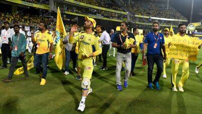 MS Dhoni Does Lap Of Honour In Final Home Game. Is That The Big Hint From CSK Skipper? - sports.ndtv.com - India - county Kings -  Kolkata -  Chennai