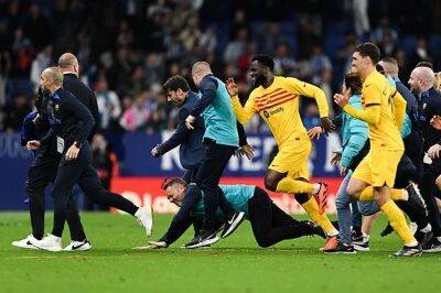 Xavi Hernandez - WATCH | Barcelona win La Liga, chased from pitch by angry Espanyol fans - news24.com