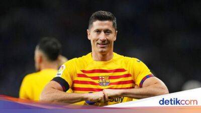 Robert Lewandowski - Liga Spanyol - Lewandowski Samai Catatan Ronaldo di Barcelona - sport.detik.com -  Lima