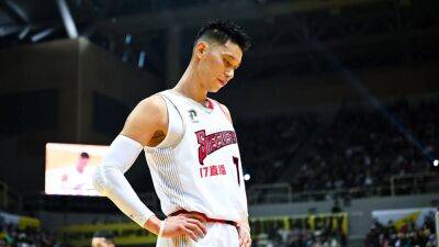 Former Knicks sensation Jeremy Lin suffers apparent head injury in scary fall during Taiwan basketball game