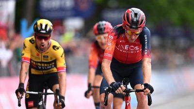 Tao Geoghegan Hart leaves Giro d’Italia in ambulance after freak crash, Geraint Thomas and Primoz Roglic also go down