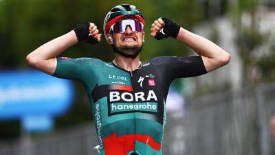 Giro d’Italia 2023: Nico Denz wins after breakaway chaos, Geraint Thomas holds pink as mountains loom