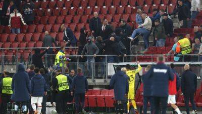 West Ham - Michail Antonio - London Stadium - Aaron Cresswell - Alphonse Areola - Flynn Downes - Pablo Fornals - West Ham players confront AZ Alkmaar fans who attacked family stand - rte.ie - Netherlands