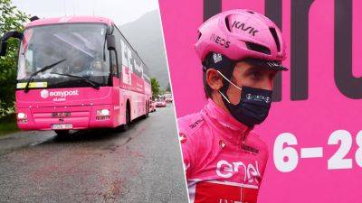 Giro d'Italia 2023: Bizarre scenes as riders stop to board buses after surreal start in heavy rain - eurosport.com - Italy -  Montana