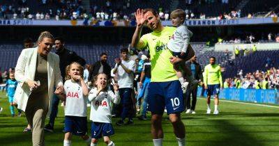 Tottenham boss addresses Harry Kane 'leaving gesture' amid Manchester United interest