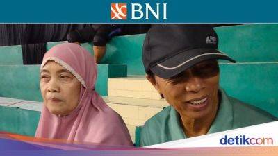 Dukungan Kakek-Nenek untuk Cucu Tercinta di BNI Sirnas Surabaya - sport.detik.com