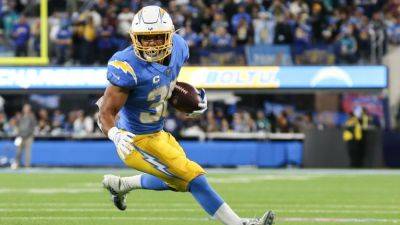 Adam Schefter - Source - Chargers' Austin Ekeler staying, with $2M in incentives - ESPN - espn.com - Los Angeles -  Jacksonville - state Colorado