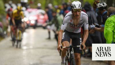 Thomas boosts bid to become oldest Giro winner, Almeida wins tough 16th stage