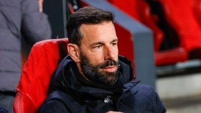 Ruud Van-Nistelrooy - Arne Slot - Ruud van Nistelrooy steps down as PSV Eindhoven boss with immediate effect over lack of 'support' - eurosport.com - Manchester - Netherlands