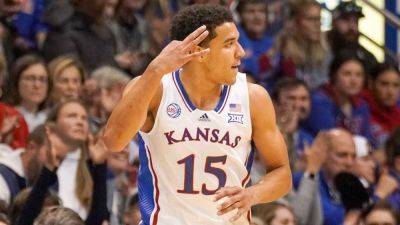Kevin McCullar returning to Kansas after withdrawing from NBA draft - ESPN