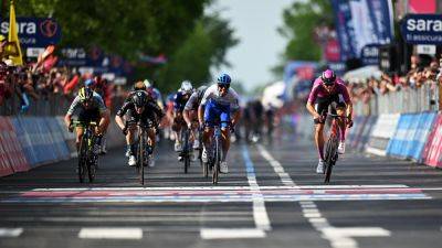 Giro d'Italia 2023: Alberto Dainese darts to thrilling Stage 17 sprint victory as Mark Cavendish fades