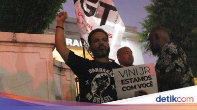 Vinícius Júnior - Aksi Bela Vinicius, Ratusan Orang Demo Konsulat Spanyol di Brasil - sport.detik.com -  Sao Paulo