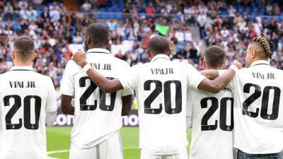 Carlo Ancelotti - Vinicius Junior: Real Madrid players wear No. 20 shirts in support of winger who was racially abused against Valencia - eurosport.com - Spain - Brazil