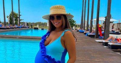 Pregnant Charlotte Dawson applauded for honesty with 'painful' issue spotted in sweet holiday snaps with son - manchestereveningnews.co.uk - Manchester - county Dawson