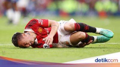 Luke Shaw - Antony - Ten Hag Akui Cedera Antony Tampak Serius - sport.detik.com - Manchester