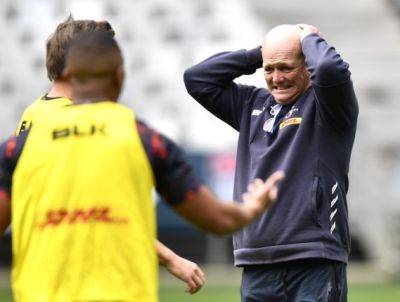 WATCH | Stormers coach John Dobson emotional as mother, 84, surprises him at training