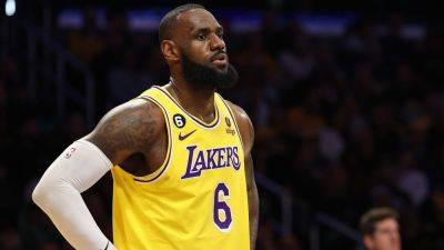 LeBron James played in postseason with torn tendon in foot that may require surgery: report - foxnews.com - Usa - Los Angeles -  Los Angeles -  Memphis - state Golden