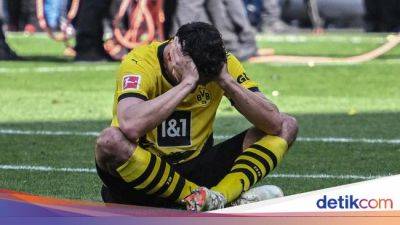 Borussia Dortmund - Gregor Kobel - Julian Brandt - Bundesliga - Dortmund Vs Mainz Imbang 2-2, Die Borussen Gagal Juara Bundesliga - sport.detik.com