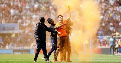 Just Stop Oil protesters invade pitch and throw orange powder at Twickenham rugby final