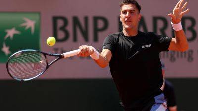 French Open 2023: Frustrated Dan Evans suffers first round exit in straight sets to Thanasi Kokkinakis
