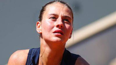 Roland Garros - Marta Kostyuk - Ukrainian tennis player Marta Kostyuk booed at French Open after snubbing Belarusian star Aryna Sabalenka - foxnews.com - Russia - France - Ukraine - Australia - Belarus -  Paris