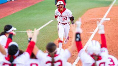 College softball: NCAA tournament scores, WCWS schedule, watch - ESPN - espn.com - Washington - Florida - county Norman - state Tennessee - state North Carolina - state Texas - state Alabama - state Utah - county San Diego - county Durham - county Tuscaloosa - state Oklahoma