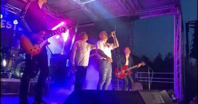 Moment boxing icon Ricky Hatton hit the stage to perform Oasis classic at festival