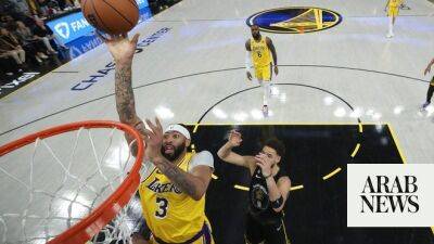 Anthony Davis, Lakers hold off Warriors to win opener